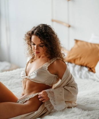 💋💫
Я мастер в своем деле и знаю все секреты наслаждения. 😏💦
У меня есть много возможностей, чтобы обеспечить тебе незабываемую ночь: от классического секса до экзотических экспериментов. 💞🔥
Наши встречи всегда будут полны страсти и эмоций, я создам для тебя атмосферу настоящего удовольствия и расслабления. 💫🌟
Мои фото доказывают, что я выгляжу превосходно и безупречно. 😍✨
Ищешь умную и красивую компанию? Именно я - идеальный выбор! 💖💼
Я живу в Москве, так что встречи не будут представлять проблемы. 🌆🌃
Мои клиенты оставляют самые лестные отзывы после наших встреч, поэтому не упускай возможность прикоснуться к моему миру наслаждения. 😉💫 Ярославна